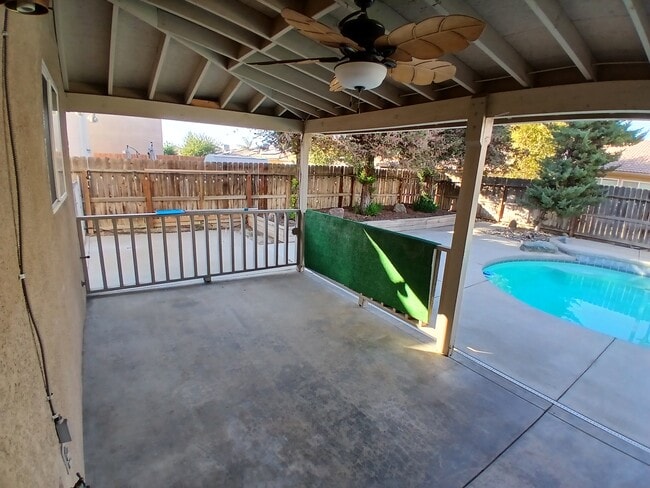 Building Photo - 1842 Santa Maria Ave