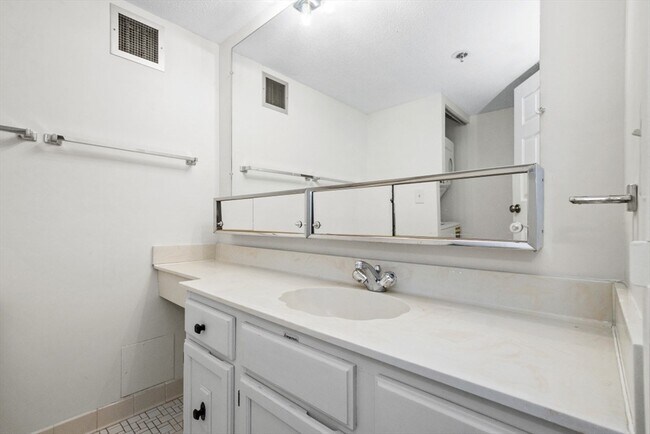 Building Photo - 250 Hammond Pond Pkwy