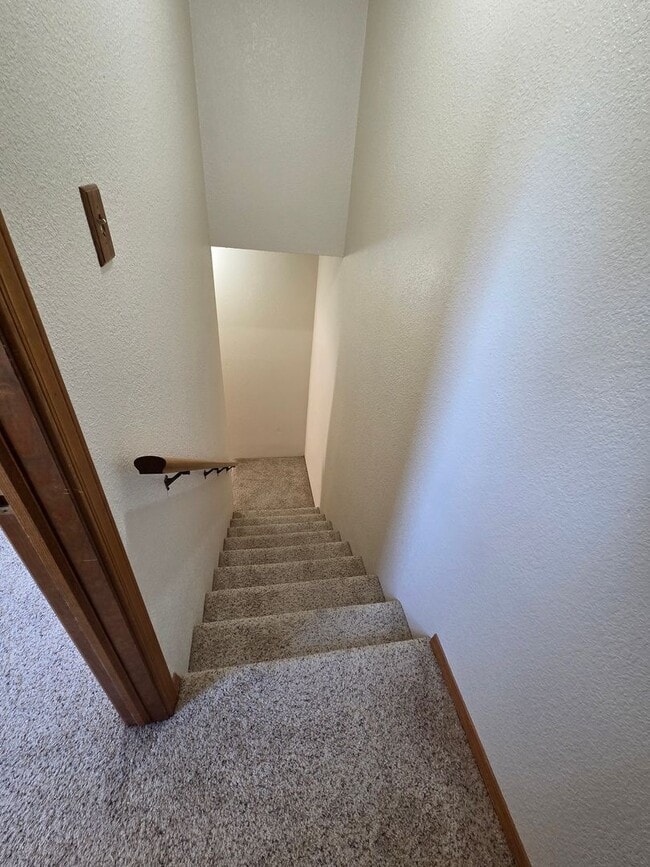 Building Photo - Large 4 Bdrm/3 Bath Home Close to Holloman AFB