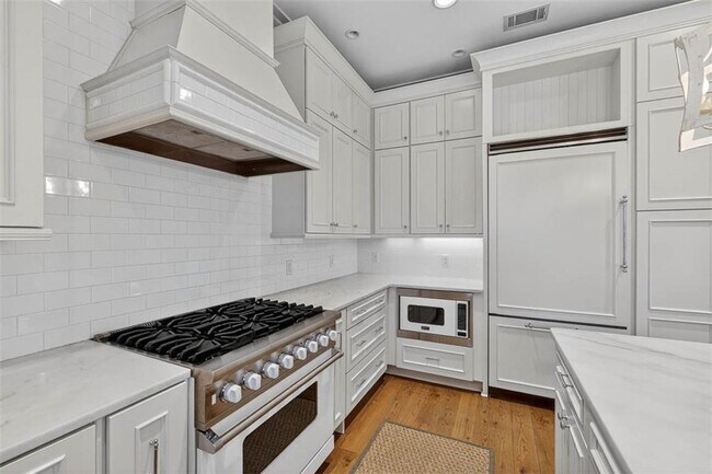 Building Photo - 1030 Village Oaks Ln