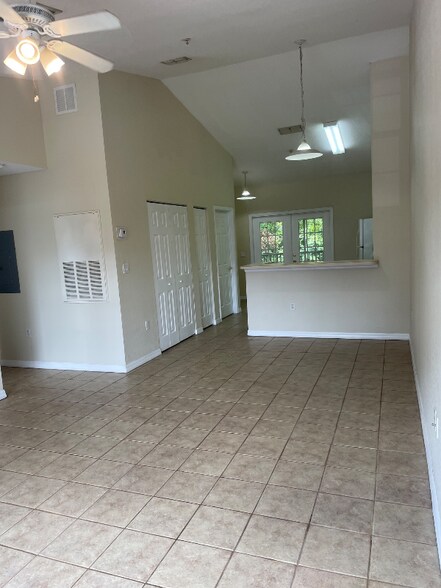 Building Photo - 145 Reserve Cir