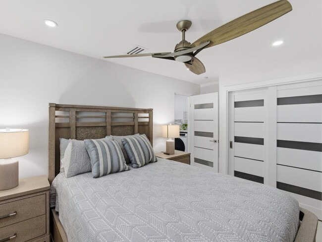 Building Photo - 2210 NE 3rd Ave