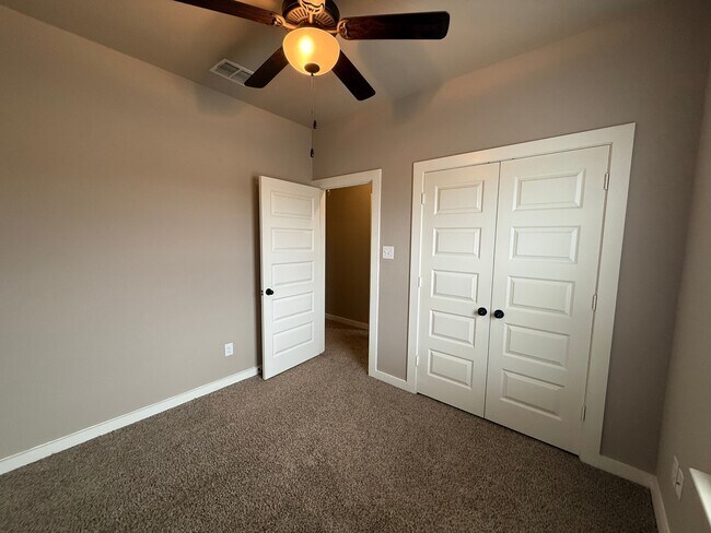 Building Photo - 2249 Avery Village