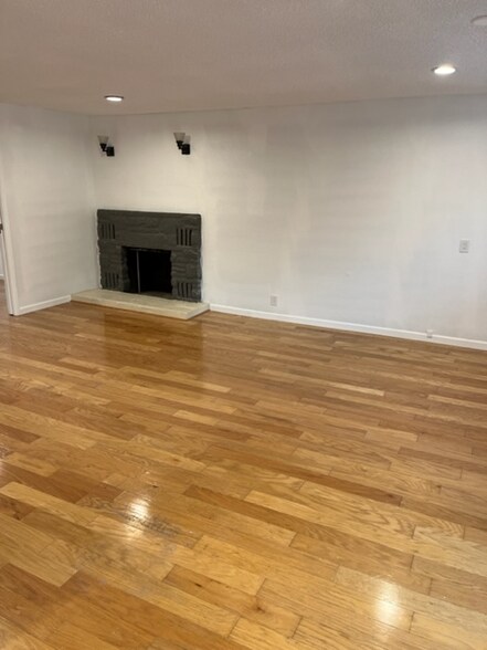 Building Photo - 19614 80th Ave W