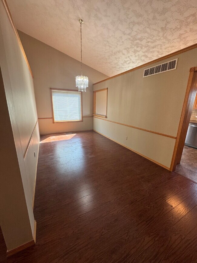 Building Photo - "Spacious 4-Bedroom Sanctuary with 3 Full Baths on Country View Drive, Derby - 3189 Sq Ft of Comf...