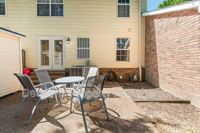Building Photo - 208 Cottage Pl