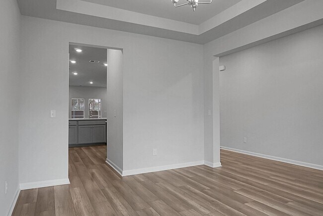 Building Photo - 5 Bedroom, 3.5 Bath, Beautiful Summerville Home, Master on Main