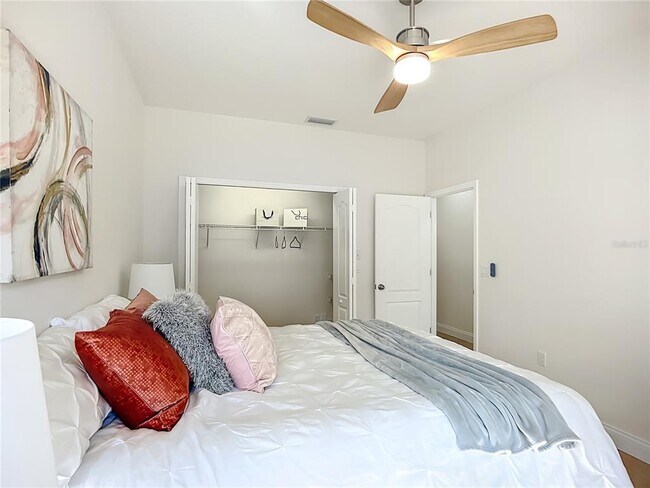Building Photo - 2960 Sandringham Pl