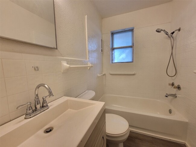 Building Photo - 3824 Modlin St