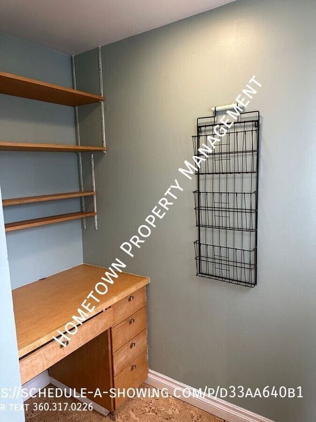 Building Photo - 912 Carlyon Ave SE