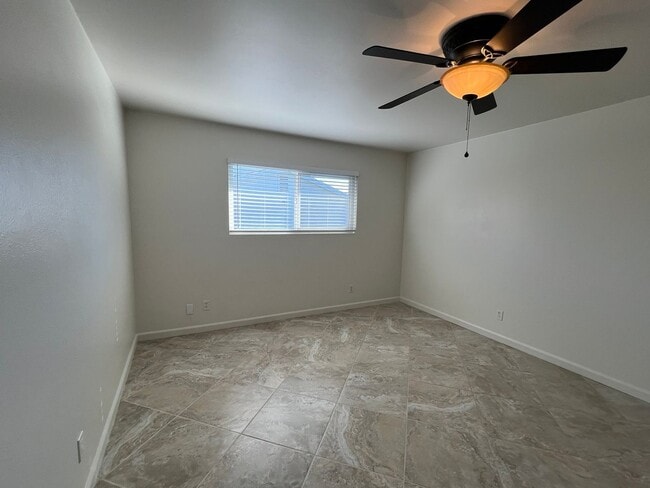 Building Photo - 2700 Hemlock Ave