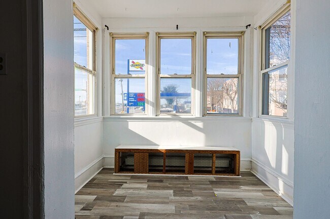 Building Photo - Well-kept 3 Bed, 1 Bath Single Family Home - Schedule your tours now!