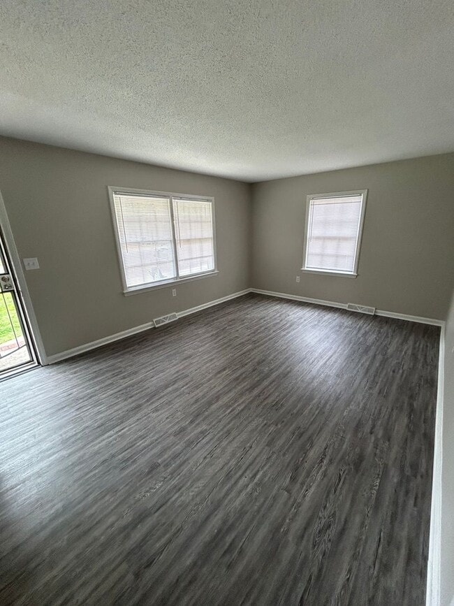 Building Photo - 3 bedroom, two bath home for rent
