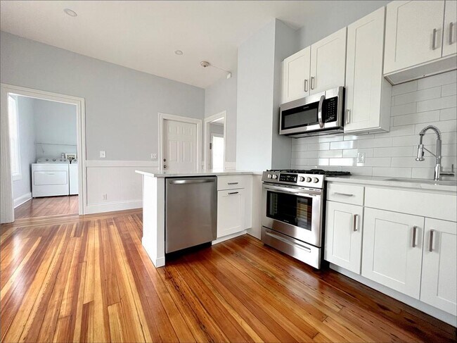 Primary Photo - 64 Willow St