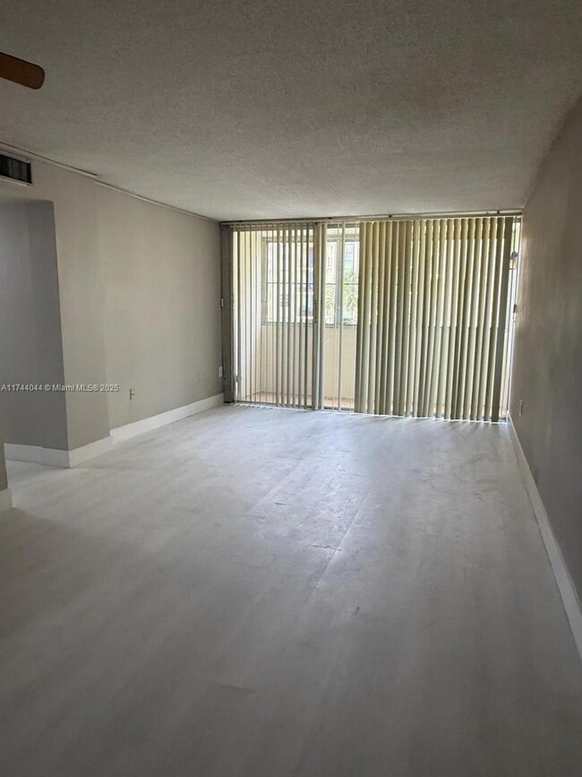 Building Photo - 870 NW 87th Ave