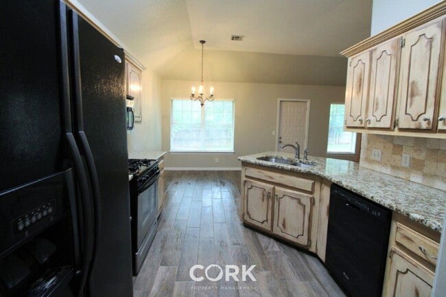 Building Photo - 927 Castle Rd