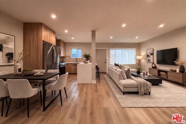 Building Photo - 1307 Tamarind Ave