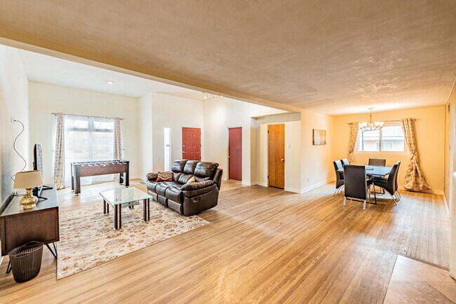 Building Photo - 444 Sierra Dr SE