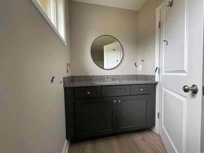 Building Photo - 814 W Trickey Ln