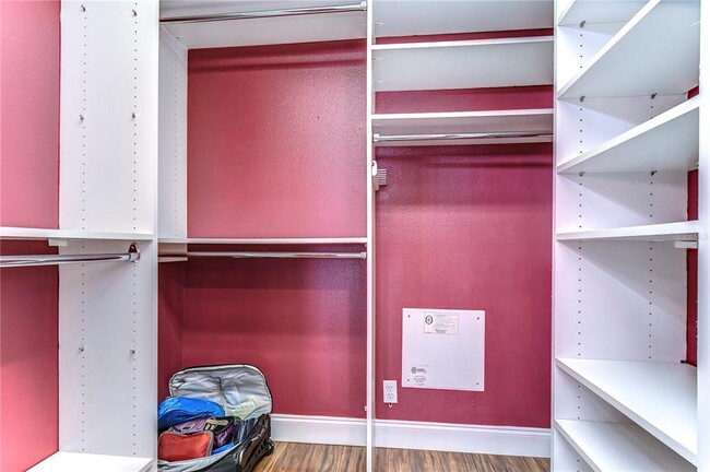 Building Photo - 3292 Covered Bridge Dr E