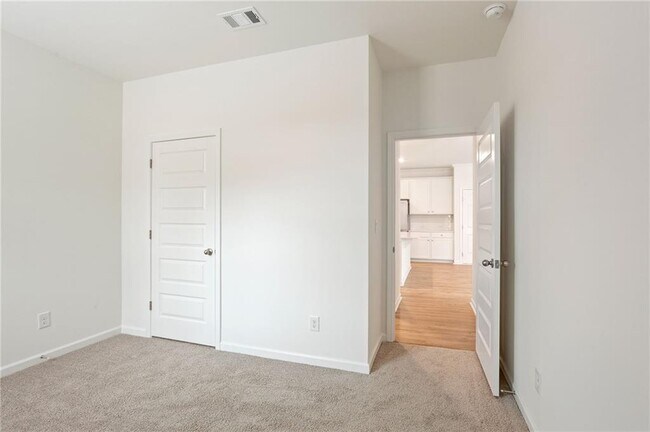 Building Photo - 6072 Knickerbocker St