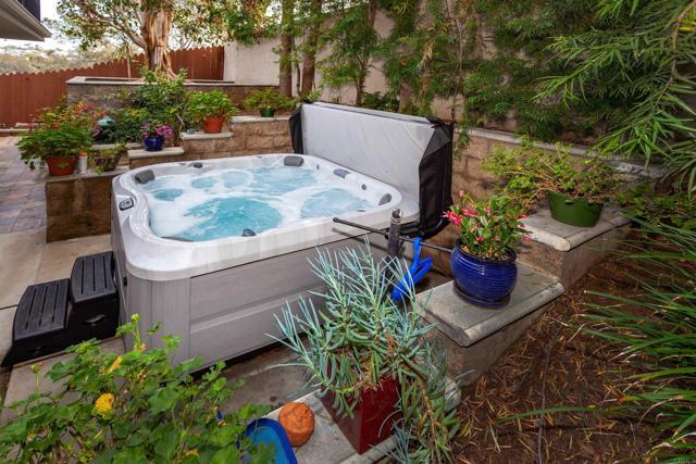 Building Photo - 527 Liverpool Dr