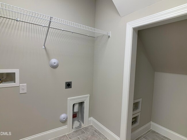 Building Photo - 672 Barneswyck Dr