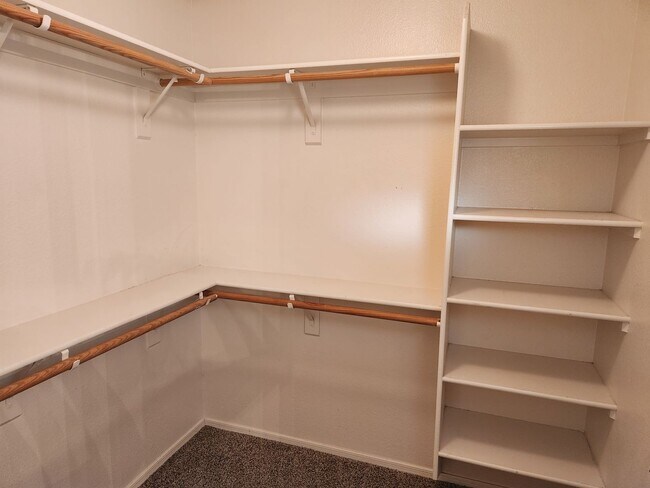 Building Photo - Rental Home Available in Surprise!