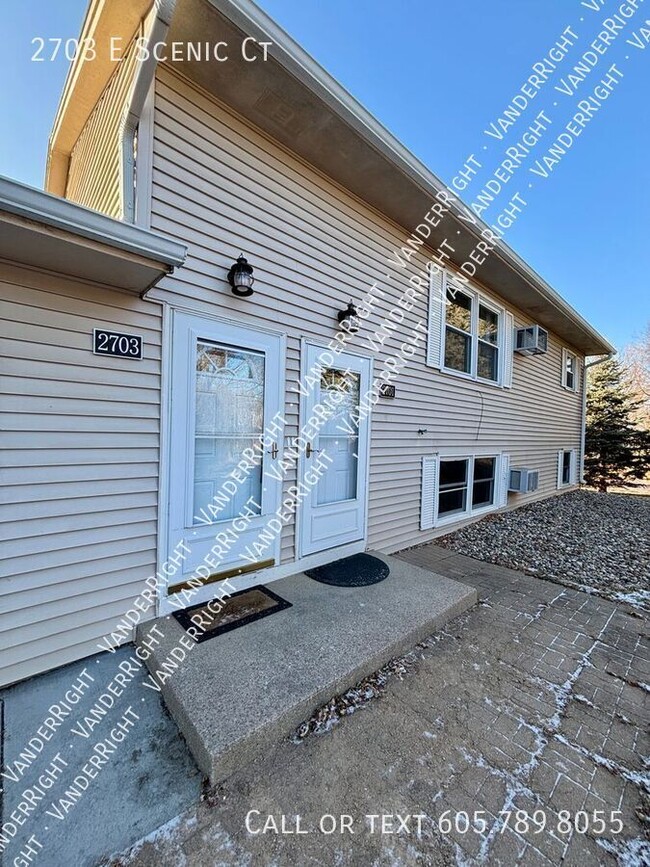 Building Photo - 2703 E Scenic Ct