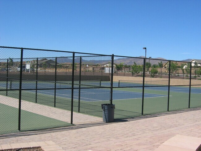 Building Photo - 608 N Robles St