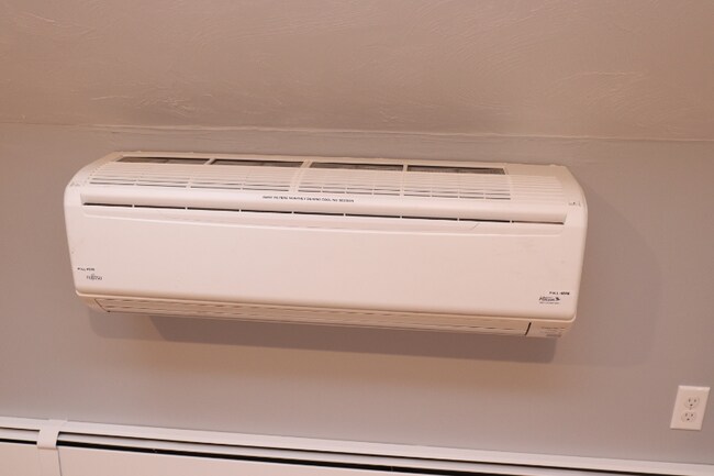 Building Photo - 73 Everett St