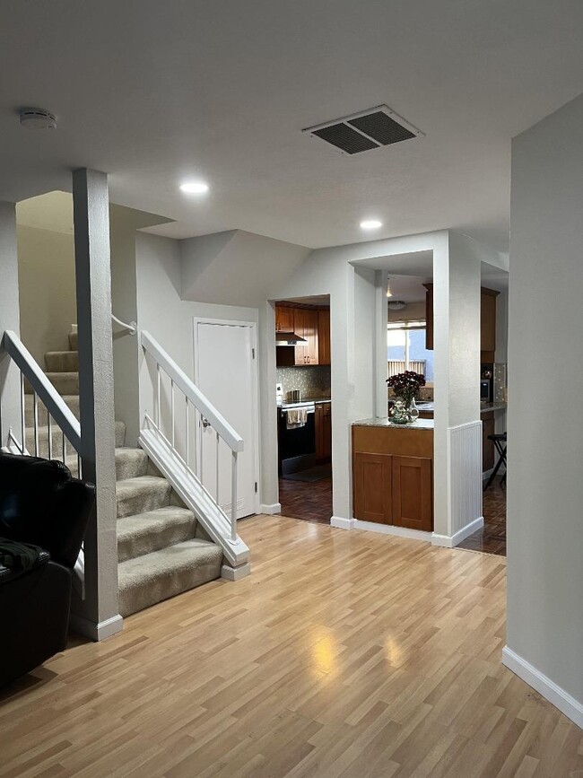 Building Photo - 3839 Burton Common