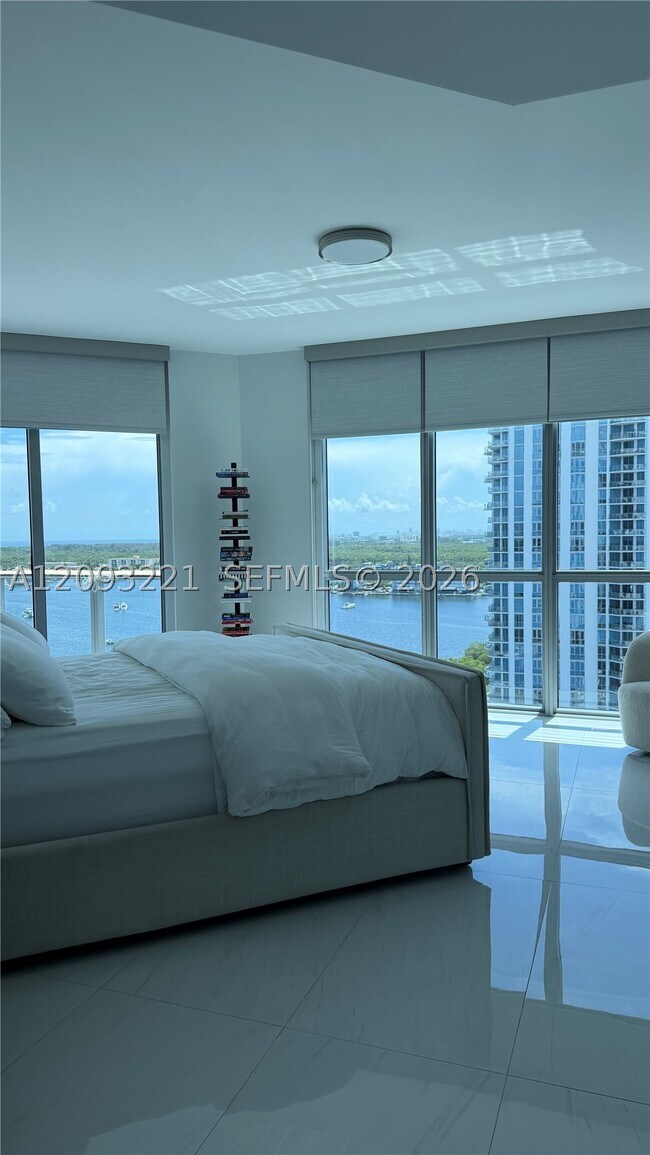 Building Photo - 17301 Biscayne Blvd