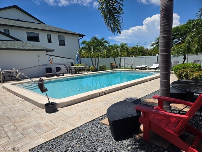 Building Photo - 1519 Cape Coral Pkwy W