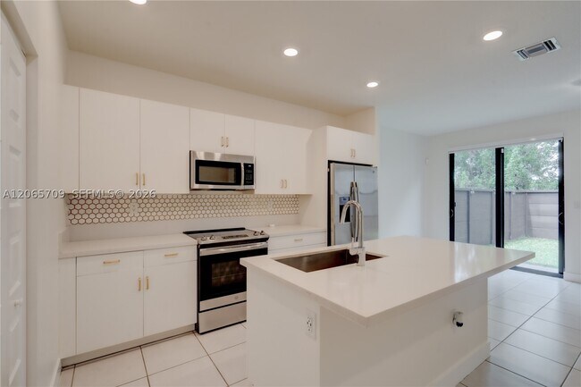 Building Photo - 15826 NW 91st Ave