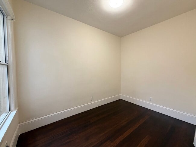 Building Photo - 225 9th St