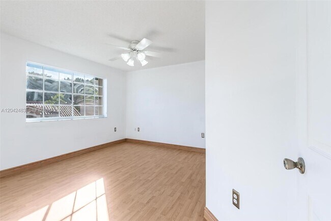 Building Photo - 4677 SW 154th Pl