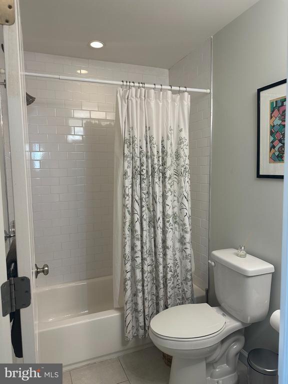 Building Photo - 1800 Catharine St