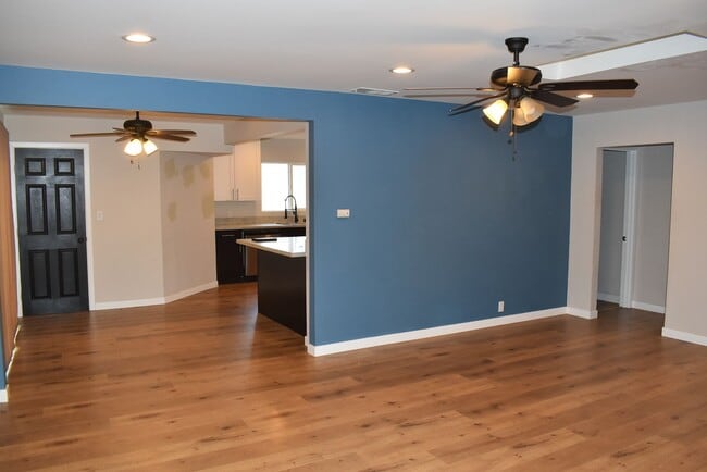 Building Photo - 3 Bedroom 1 Bath Upgraded Home with Large ...