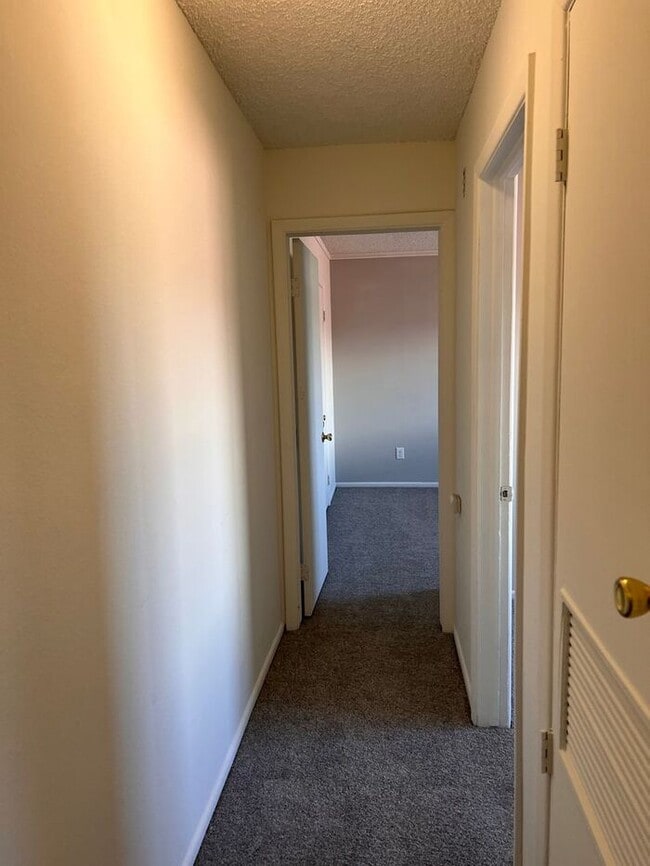 Building Photo - Spacious Three Bedroom Townhome in Westmin...