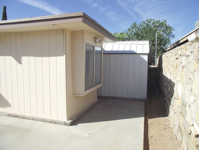 Building Photo - Northeast El Paso 3 bed with Bonus Room!