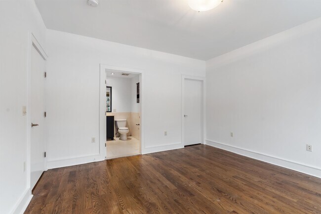 Building Photo - 635 6th St