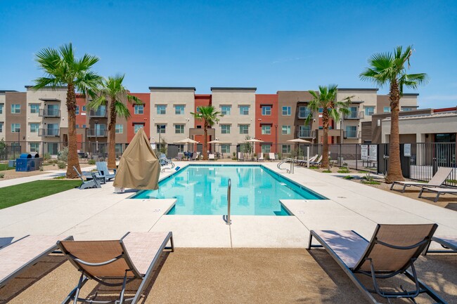 Swimming Pool - Alto