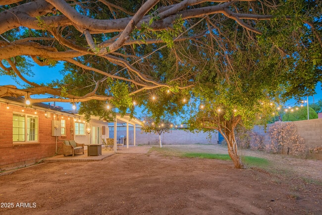 Building Photo - 1909 E Bethany Home Rd