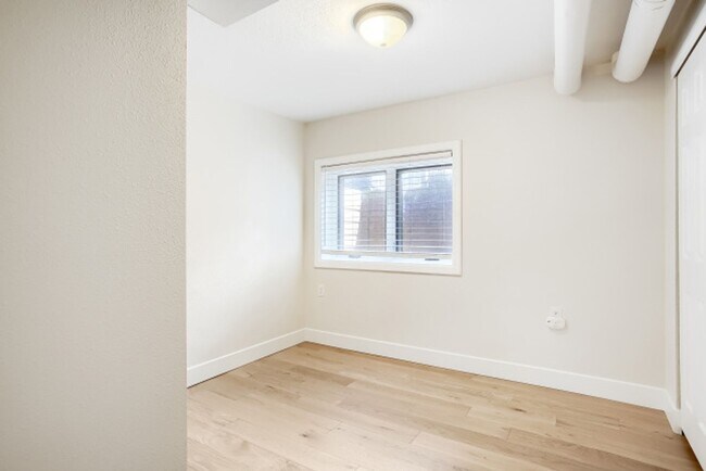 Building Photo - Beautifully Remodeled 3-Bed, 2-Bath Townhouse in Central Boulder