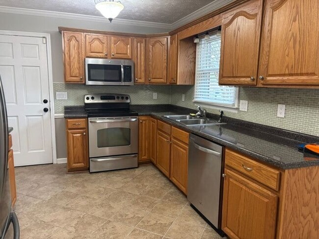 Building Photo - 867 Flintwood Rd