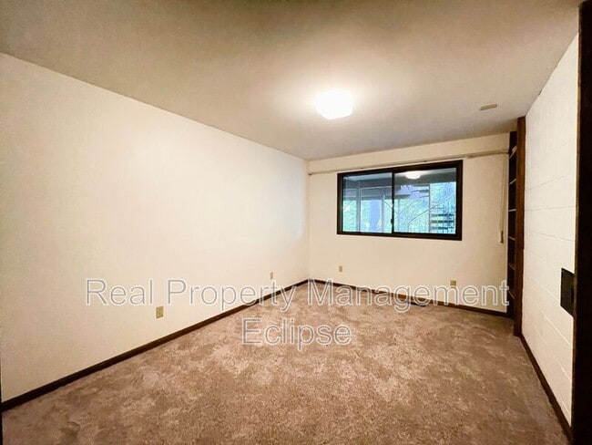 Building Photo - 11105 SE 59th St