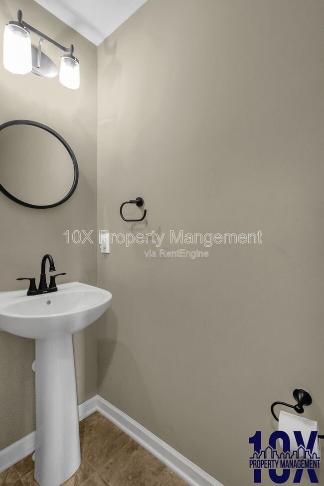 Building Photo - 109 Halcyon Dr