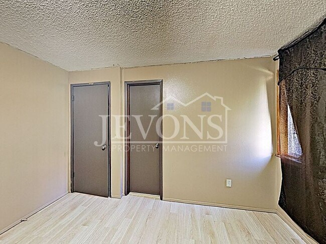 Building Photo - 151 Vista Ln