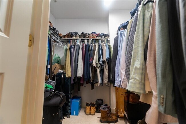 Building Photo - 68 Village Dr